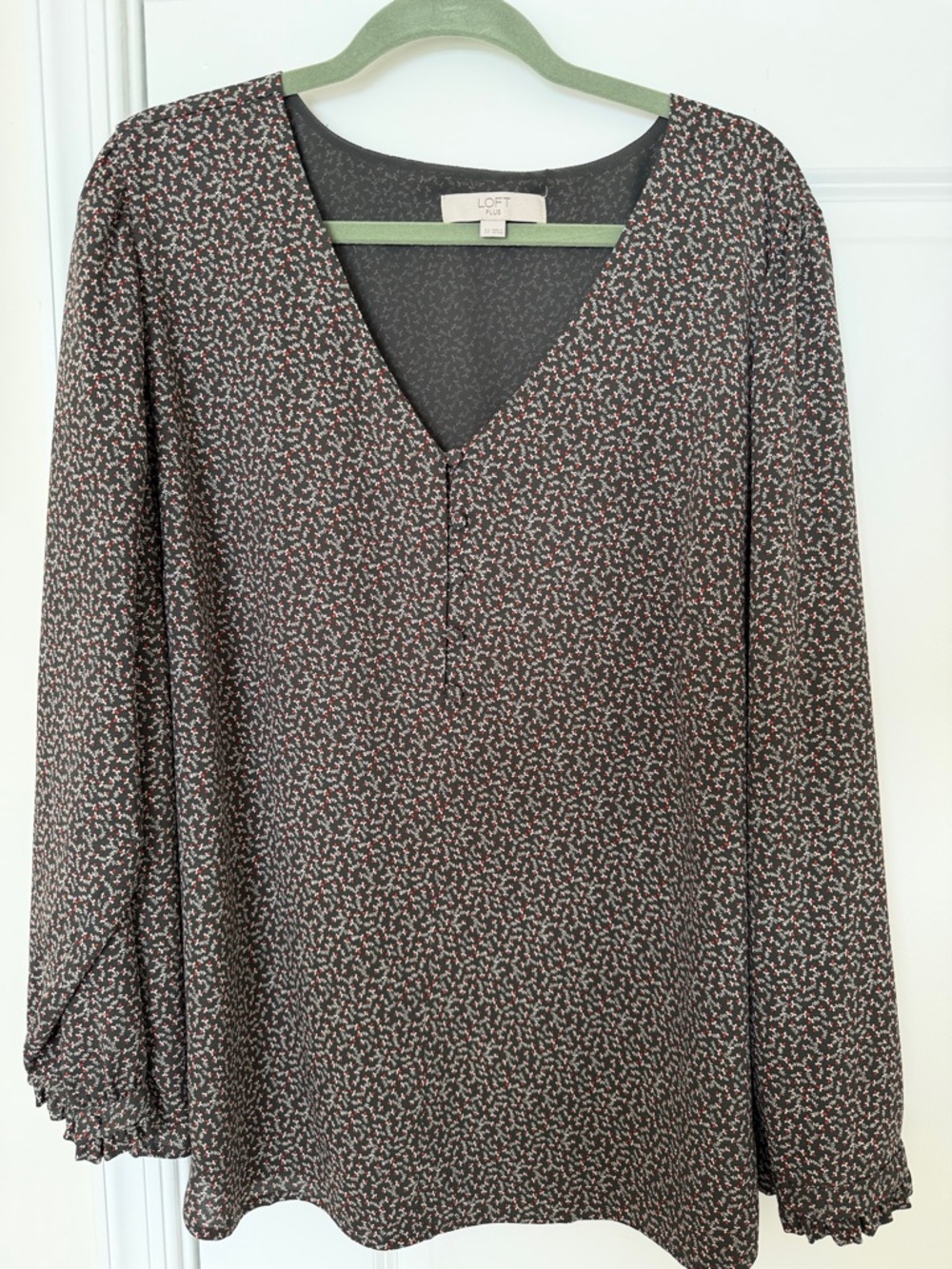 NWOT LOFT Plus Printed V-Neck Long Sleeve Blouse